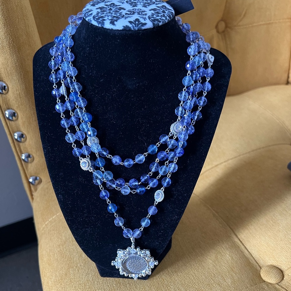 Virgin Saints & Angeles Magdalena Lux blueberry Quartz